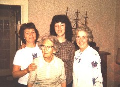 Dorothy (Dot) Gaynor Haydock Wilson; Alice Haydock Bennett; Anne Butman; Christmas Family